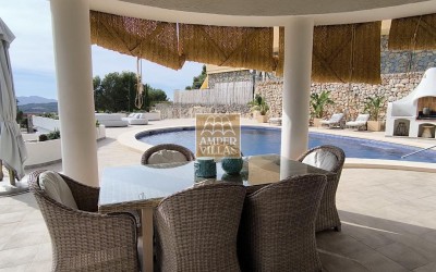 Fantastic villa with panoramic sea views.